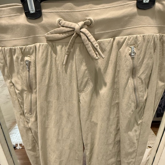 Women’s ATHLETA Trekkie North khaki joggers- Size 6 TALL - Picture 9 of 10